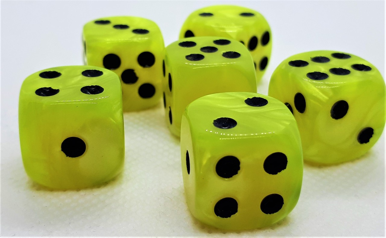 Dice4Friends Würfelset D6 Pearl: Yellow/Black (12)